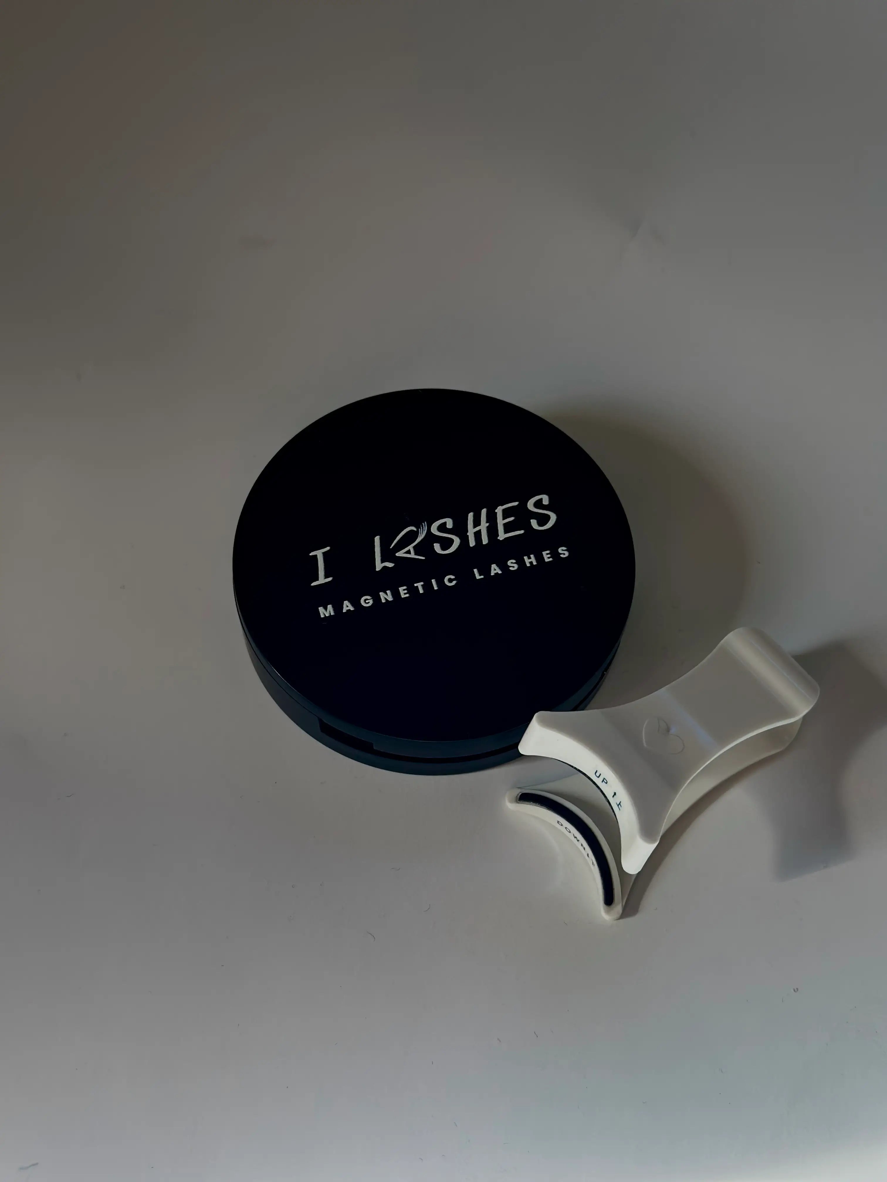 Load video: Step-by-Step: How to Use I Lashes Correctly and How to Remove Them Without Affecting Your Natural Lashes.